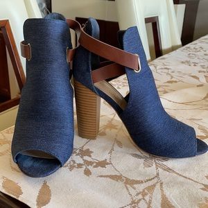 Dress heels. Only wore twice